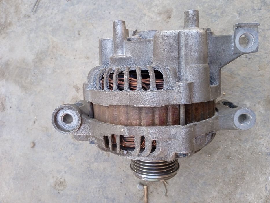 Генератор мазда 6 в хорошем состояний 2х контактный