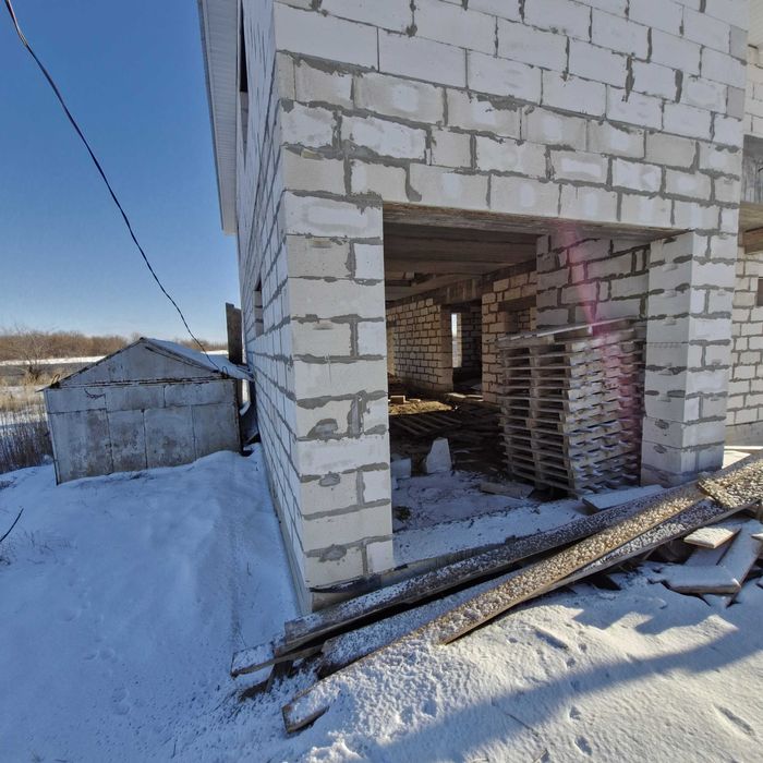 Продам участок с недостроенным домом в жероме