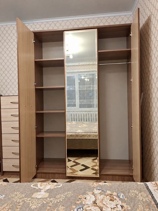 Шкаф,кровать, комод, дамский столик