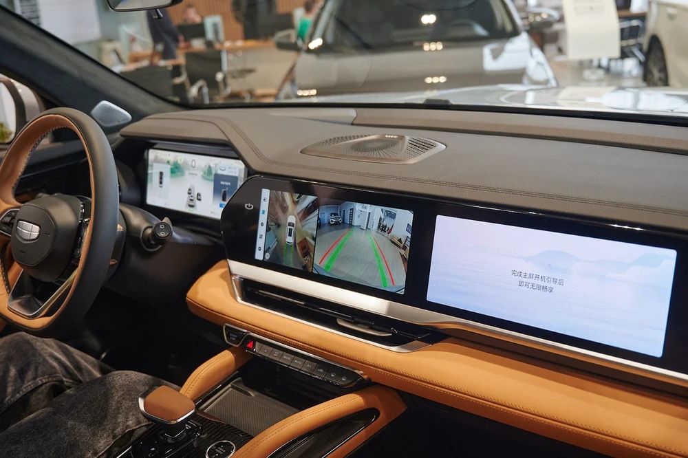 Geely Monjaro последовательный гибрид