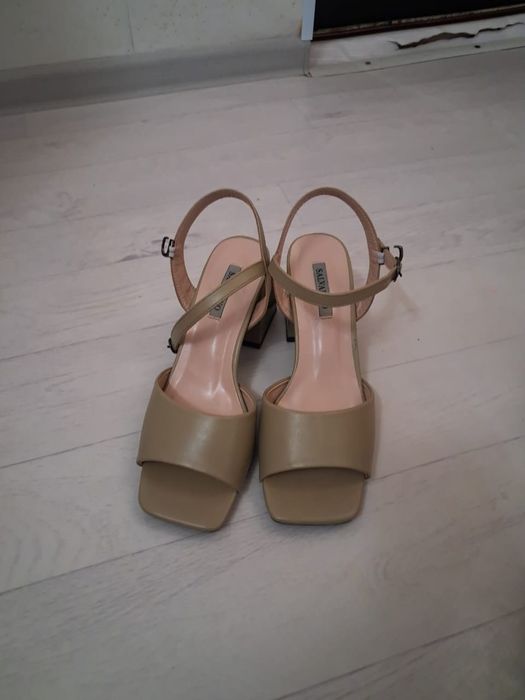 Женские босаножки