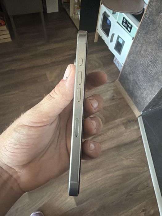 Продавам iphone 15 pro 128 gb silver