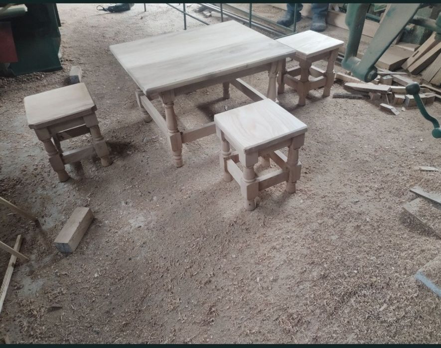 Vand măsuță copii