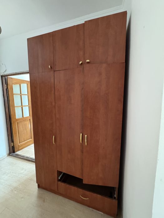 Продам шкаф в нормальном состоянии