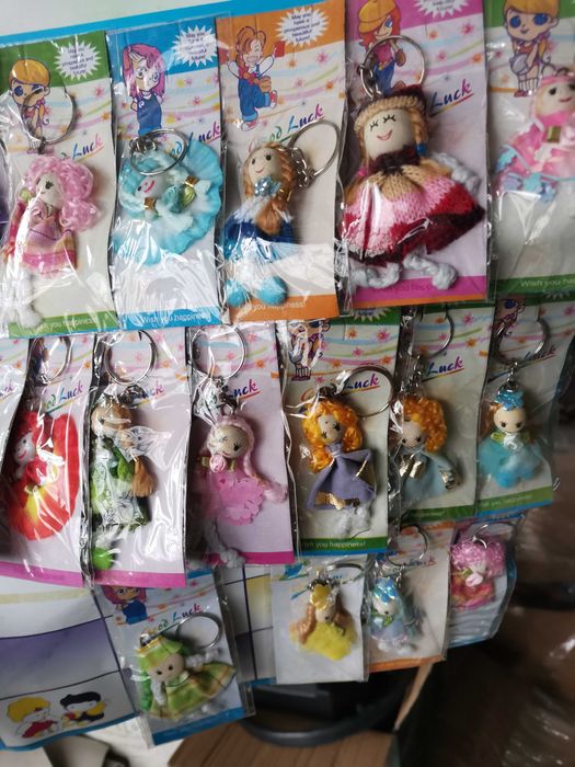 Гривни, ключодържатели и други