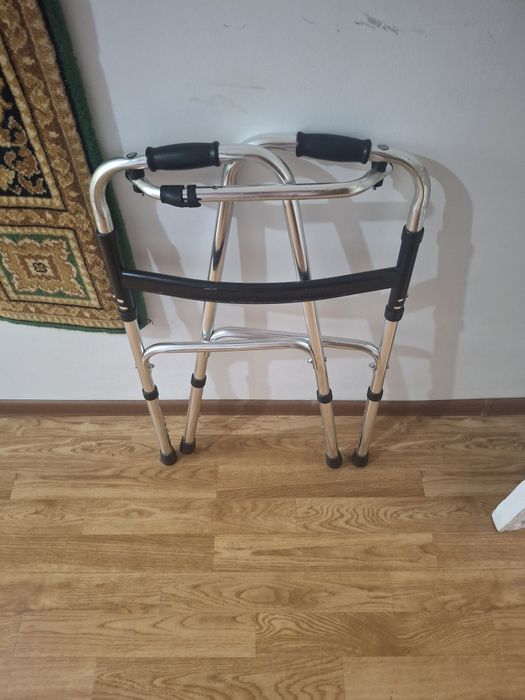 Продам ходунки почти новый