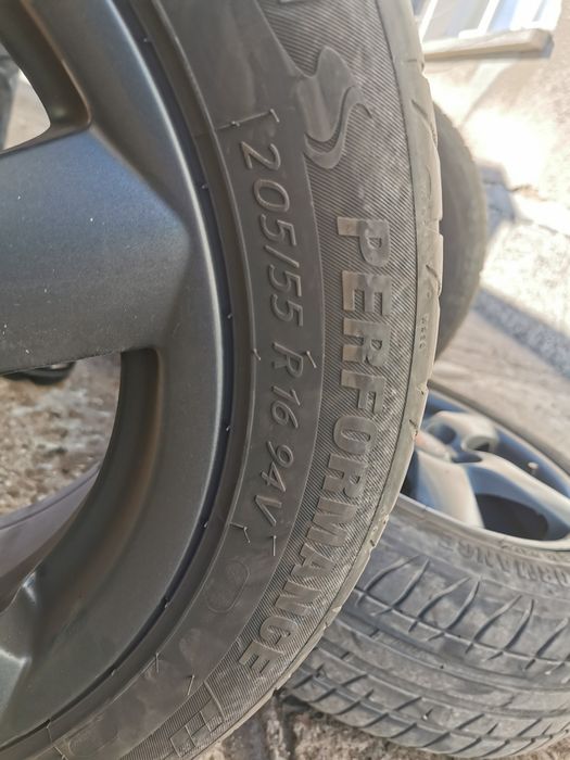 Цената е за 4бр.Гумите са в много добро състояние.