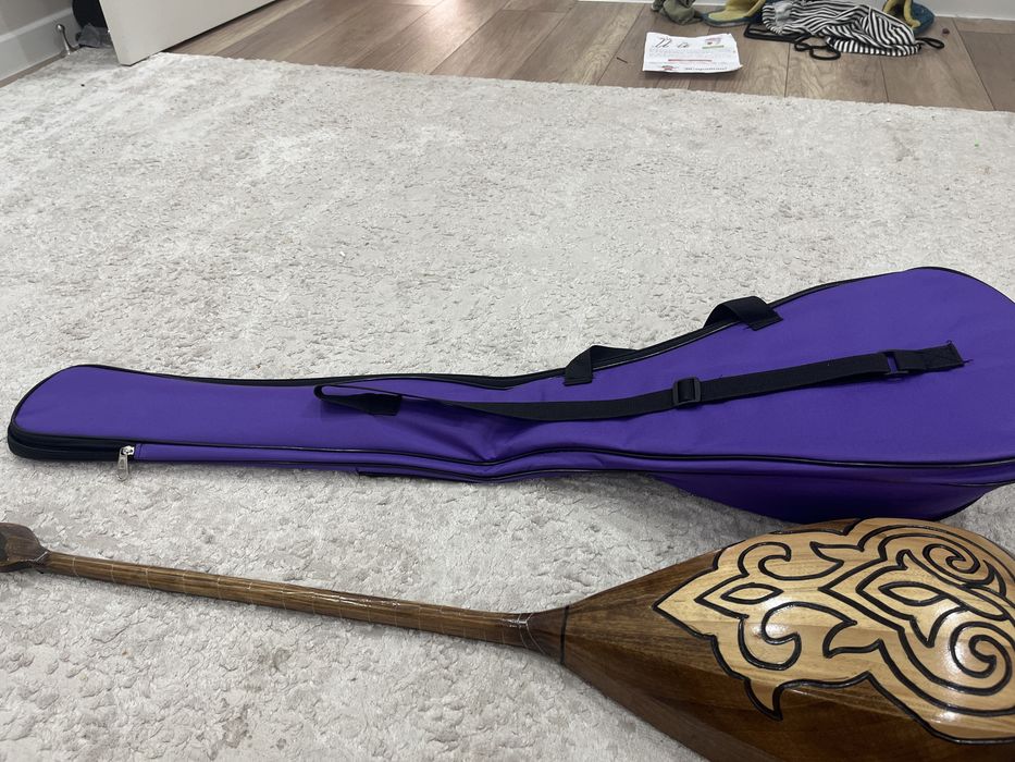 Домбыра өте қазақи стильде