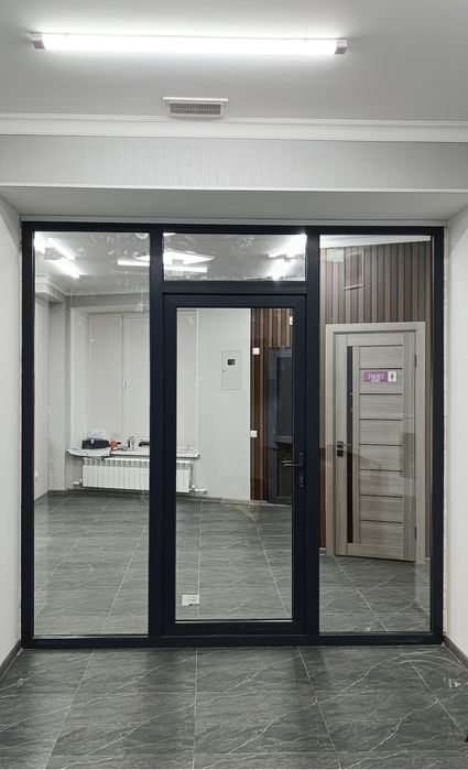 Окна, двери, перегородки и витражи