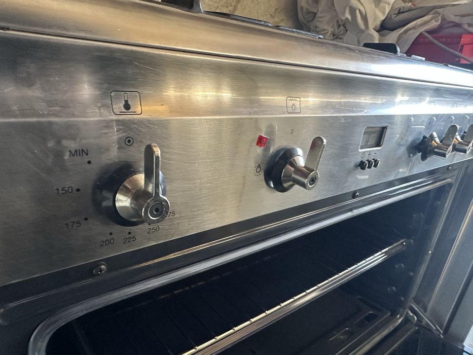 Професионална готварска печка Смег/Smeg