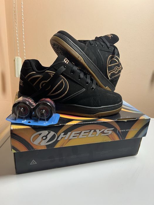 ЧИСТО НОВИ детски обувки с колелца - HEELYS