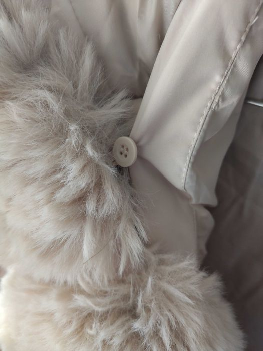 Дълго дебело зимно яке с качулка и свалящ се екологичен косъм