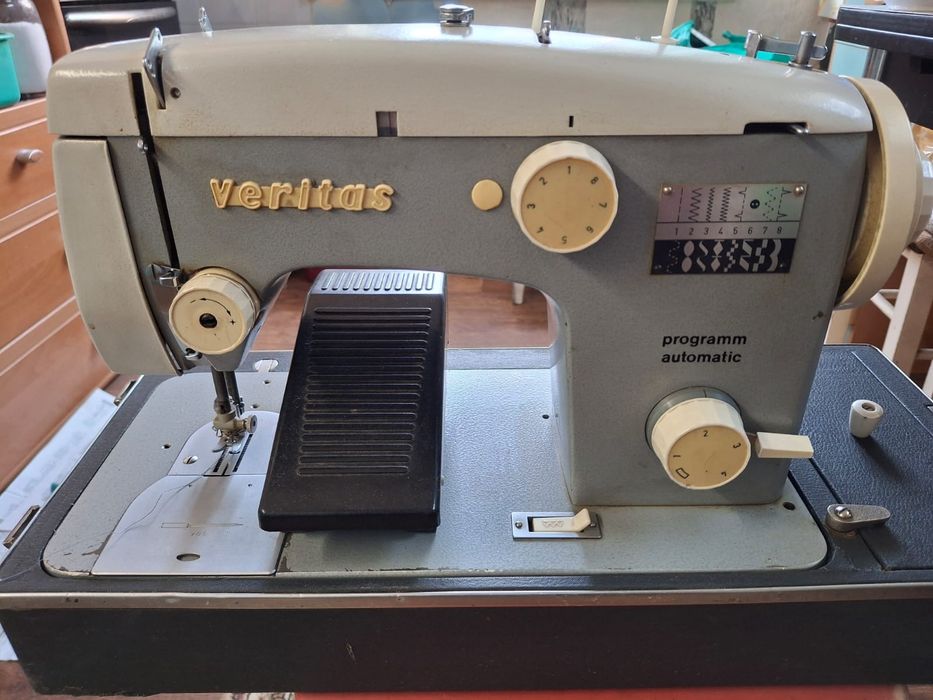 Продам швейную машину.