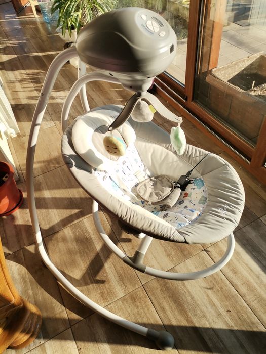 Продавам Електрическа бебешка люлка Cangaroo Woodsy