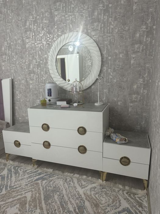 Тумба и зеркало для любой комнаты