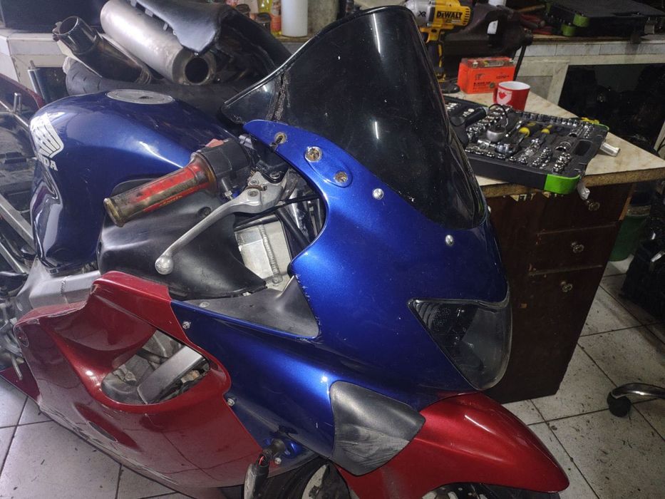 Honda CBR F4 на ЧАСТИ