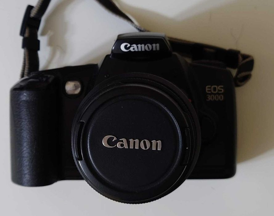 Aparat de fotografiat Canon EOS 3000