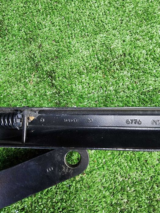 Стеклоочиститель (дворник) на лексус RX330