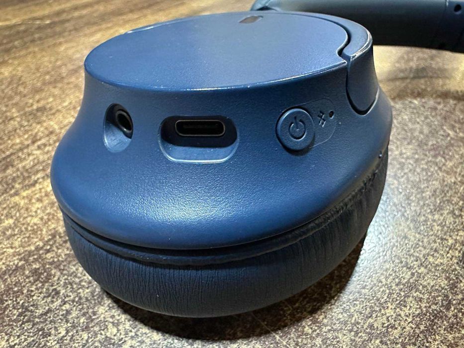 Безжични слушалки Sony WH-CH720N