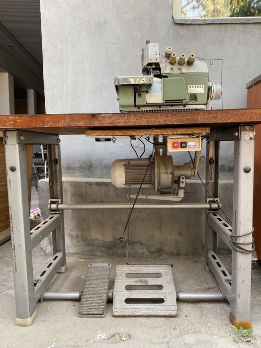 Продается швейная машина оверлок