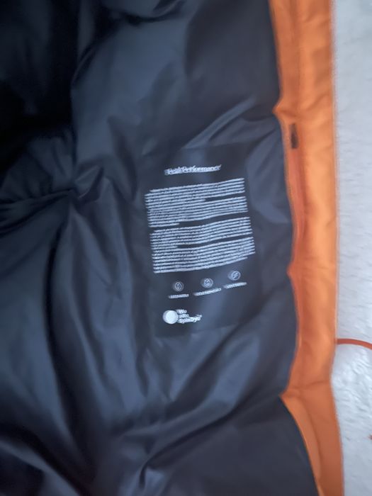 Geaca de puf Peak Performance noua