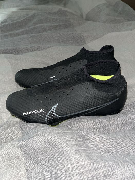 vand ghete de fotbal nike academy marimea 40