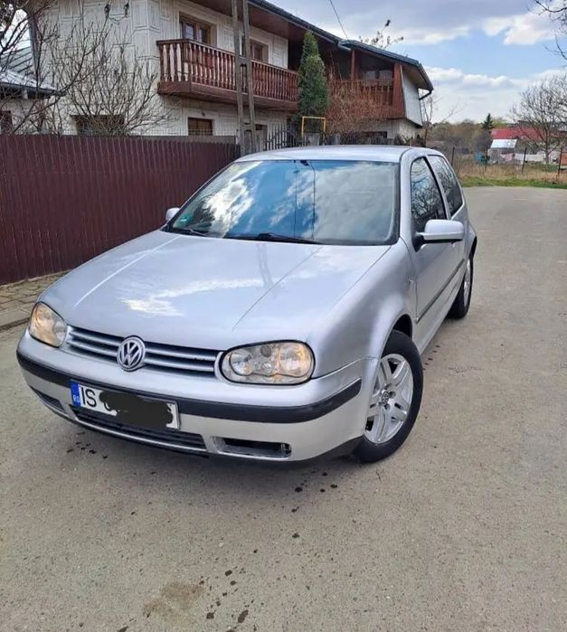 De vânzare golf 4 motor 1.6 benzina an fabricație 2002 mașina se află într-o stare foarte bună acte la zii fiscal pe loc A.C funcțional geamuri electr