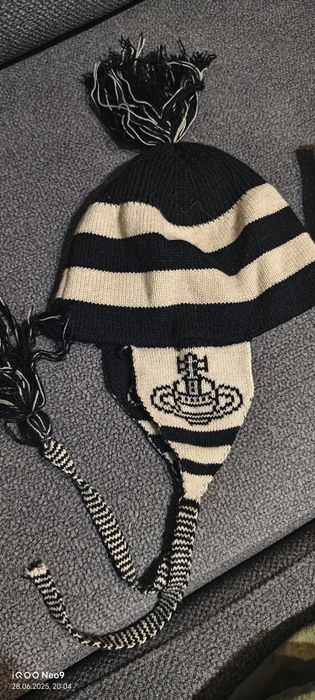 Две Зимние шапки