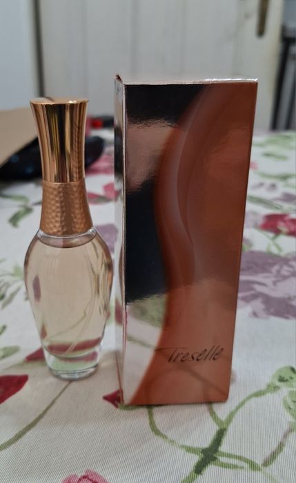 Продавам парфюм на Avon Treselle