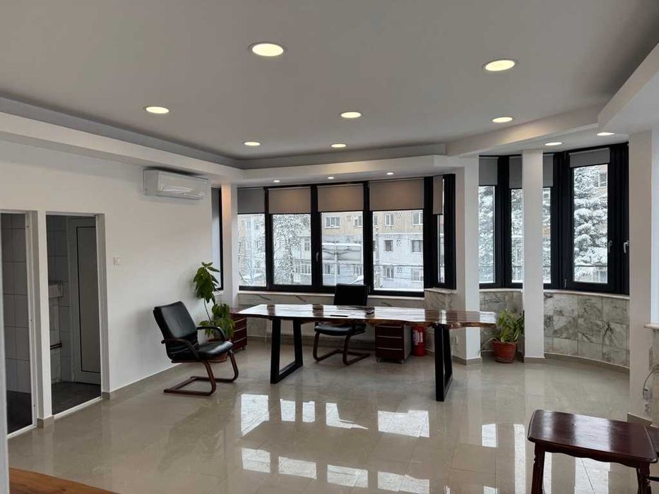 Spațiu Comercial - Birou - 40 mp în Zonă Intens Circulată –Targoviste