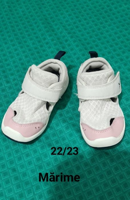 Vînd sandale cu luminițe +ce se mai vede în poze