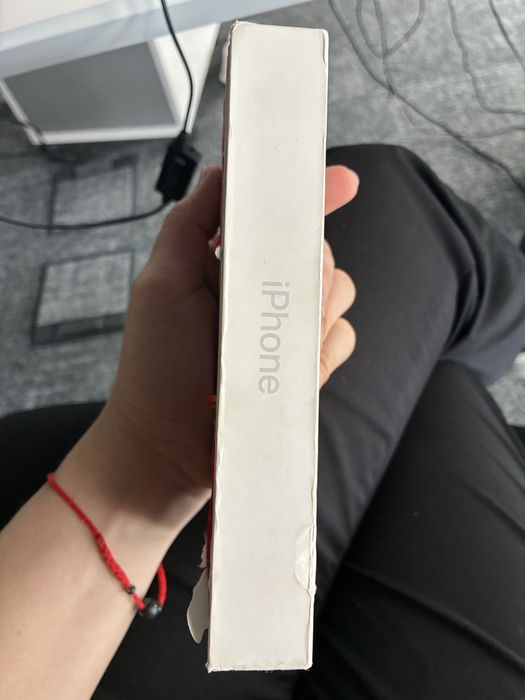 Продам новый Iphone 16 128ГБ