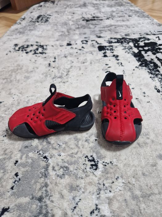 Sandale Nike marimea 23