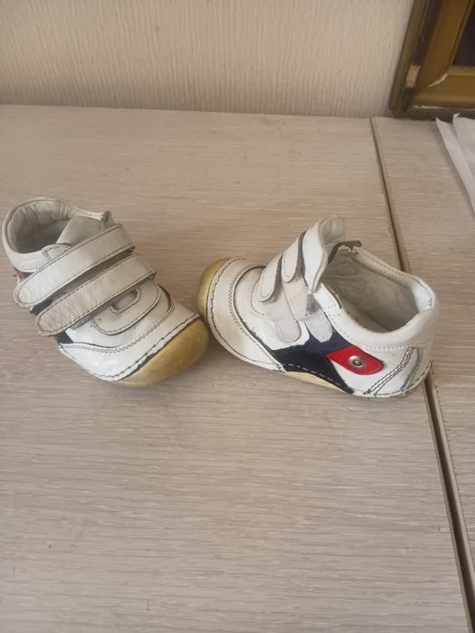 Детские кроссовки