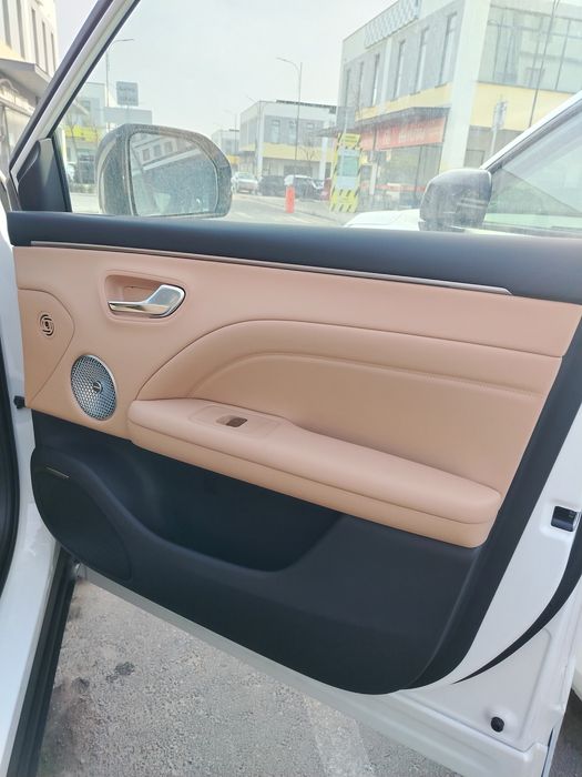 Gac aion i60 Hybrid va elektro variantlari bor, Rustilida