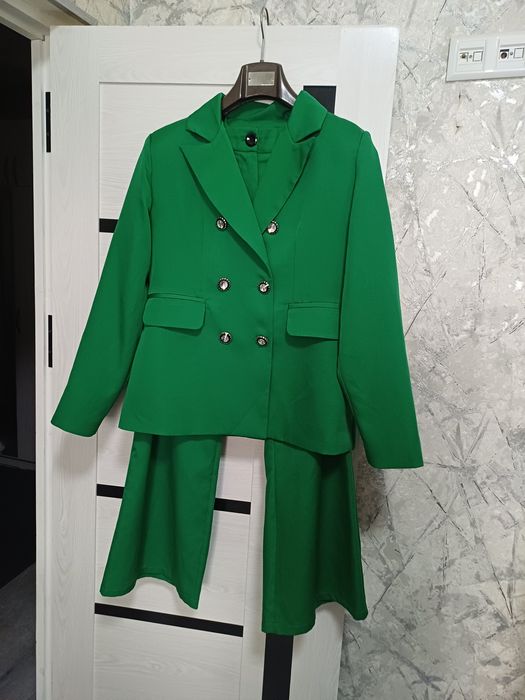 Продаётся турецкий костюм с брука