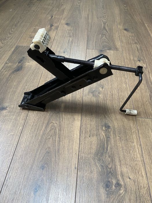 Домкрат БМВ, подходит для многих авто