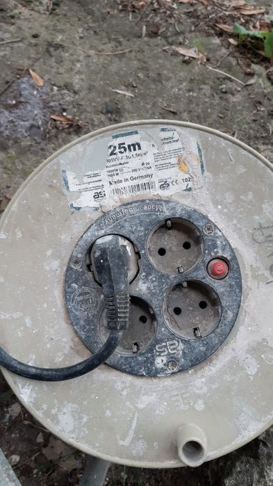 Ușă,geam,scărițe,cadă duș