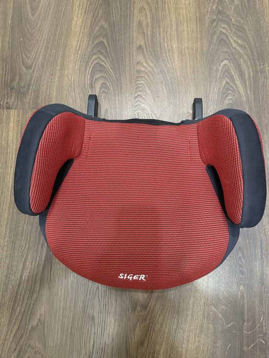 Продается  детский бустер в машину