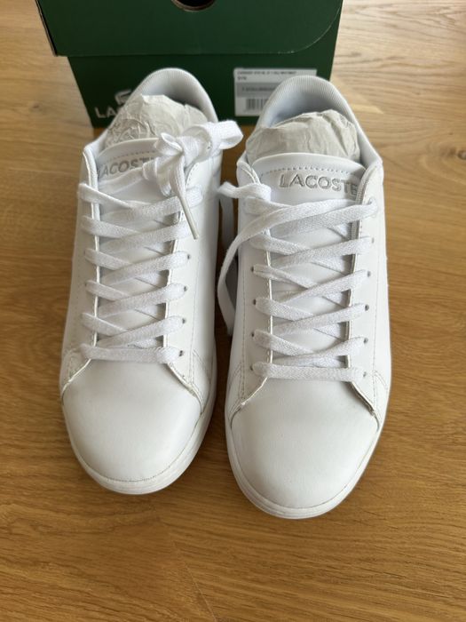Продавам бели детски кецове Lacoste - 36 номер
