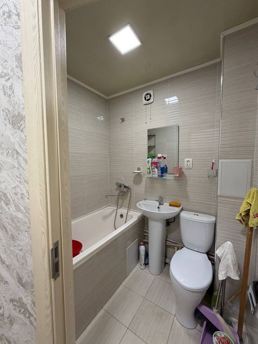 Продаётся! Чилзар-23 кв,1/3/5-балкон 2х6, кирпич, 42 кв²