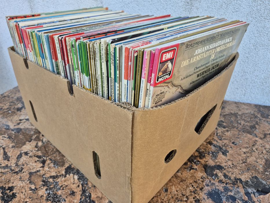 Vând  150 de discuri de vinil EMI HIS Master's Voice cu muzică clasică