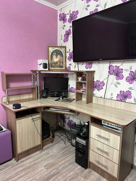 Продам стол компьютерный