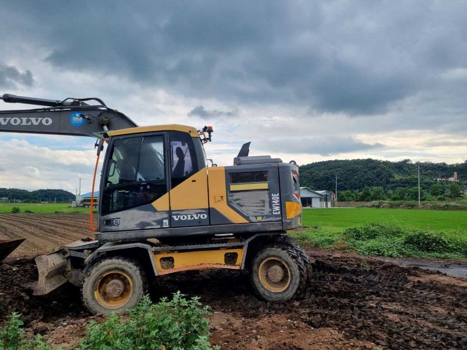 Экскаватор сотилади Volvo EW140E 2016