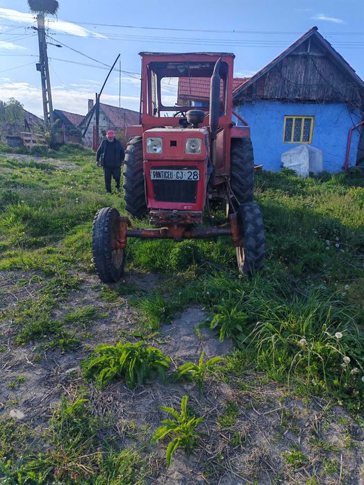 Tractor Universal 650 cu motor Iveco 6 cilindri