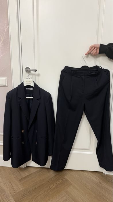 Женский классический костюм