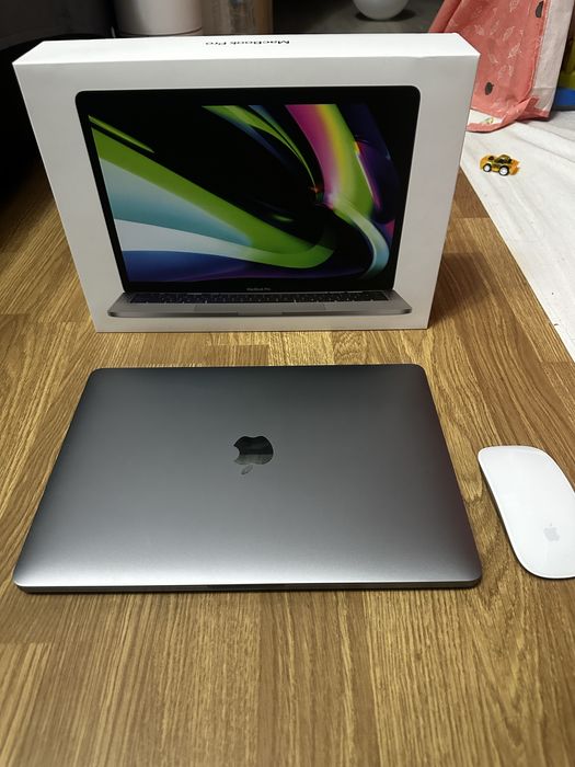 MacBook Pro 13” M2 512GB cu Mouse Apple 3 si tastatura