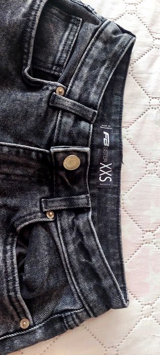 Дънки,  размер ХХS , талия 70см. Обличани са броени пъти.
