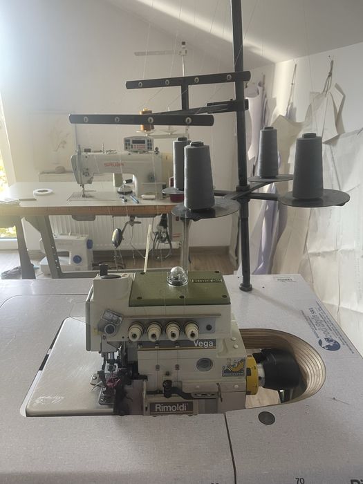 Mașină industrială de surfilat Rimoldi Vega – 4 fire
