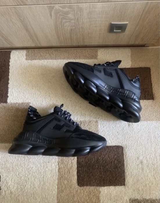 Versace chain reaction